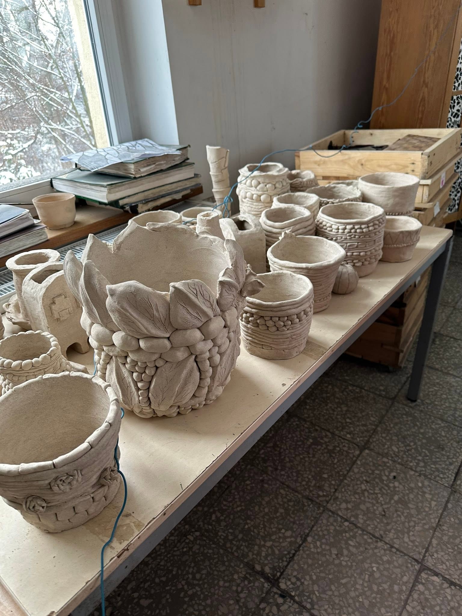 Prace ceramiczne w pracowni artystycznej Ośrodka